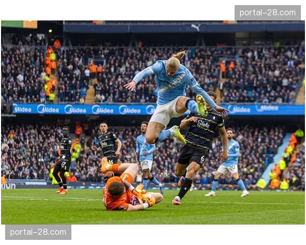 埃弗顿前锋贝托活动范围大 回撤接应串联中场进攻